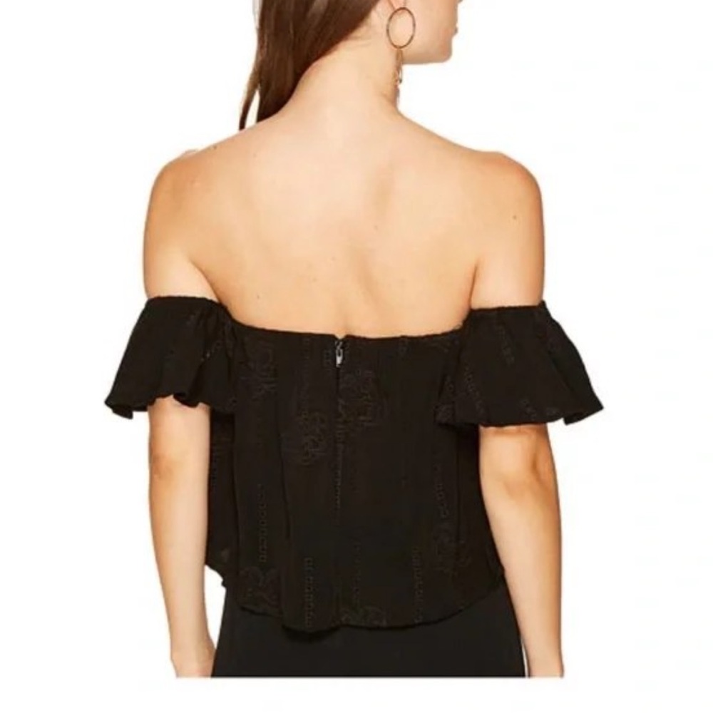 ASTR The Label Amara Off the Shoulder Crop Top, Large